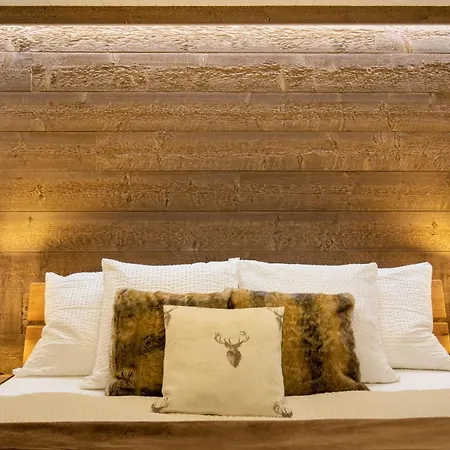 Wasserfallhuesli In Lauterbrunnen, Near Interlaken, Muerren, Wengen