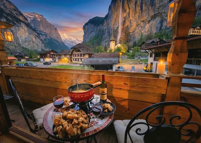 Wasserfallhuesli In Lauterbrunnen, Near Interlaken, Muerren, Wengen * לוטרברונן